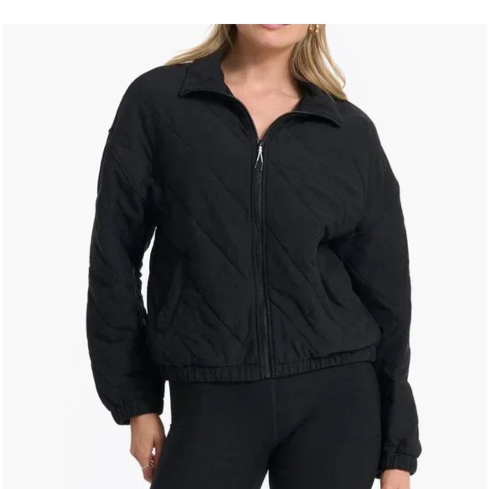 Vuori Black Women's Halo Insulated Jacket in size Medium great condition